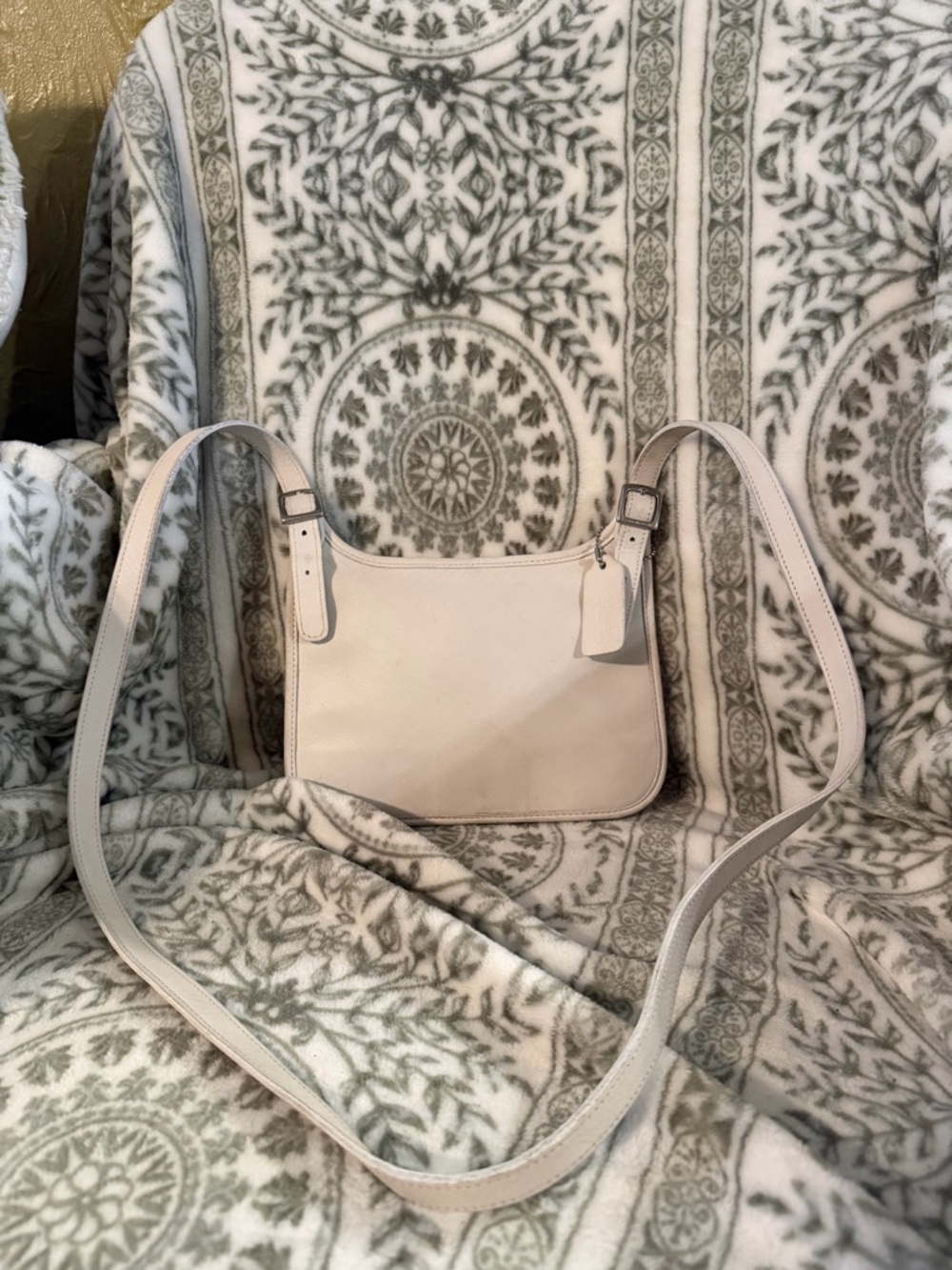 VTG Y2K Coach Mini Hippie Flap 9142 in White/Bone
